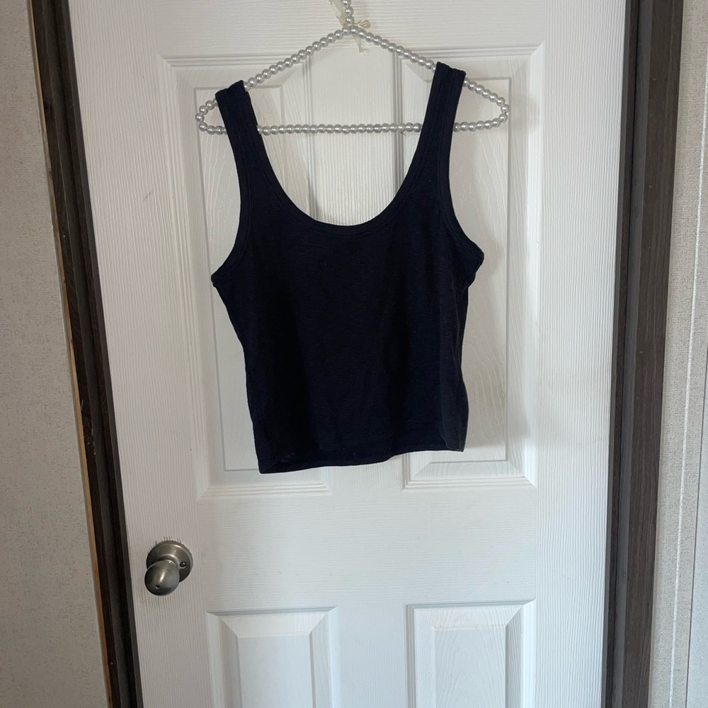 Vuori Fitted Black Sleeveless Tank Top - Picture 2 of 3